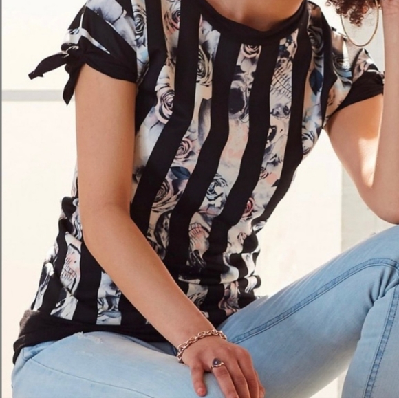 Skulls and Roses CasaLee Blouse - Picture 8 of 8